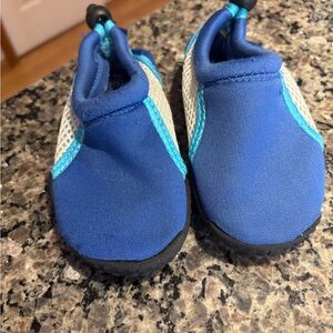 Banana Boat Kids Blue Water Shoes with Teal Trim Medium 7/8